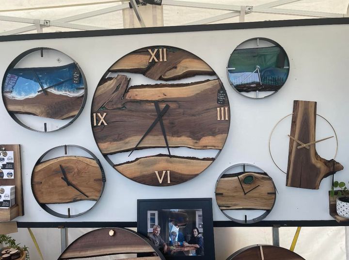 Does anyone know the name of the company that builds these clocks