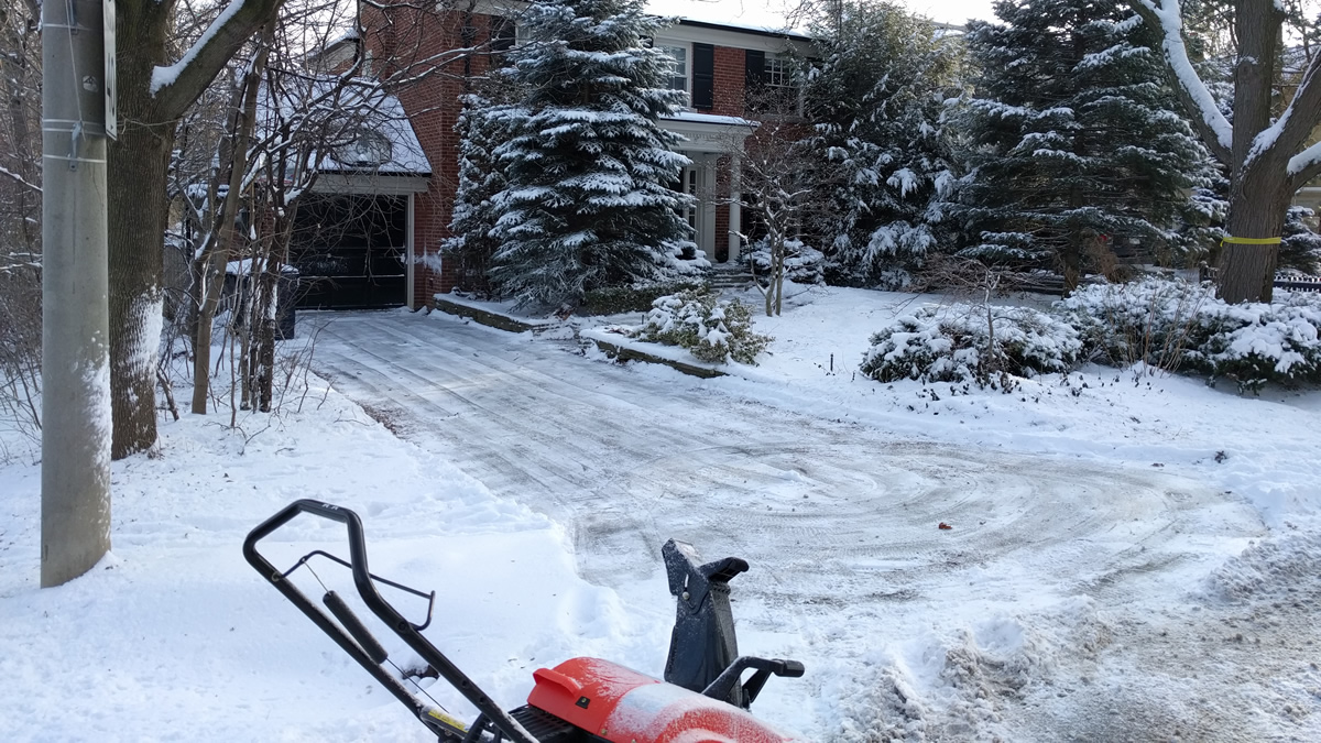 Snow-shoveling-and-snow-removal-at-a-client-house-in-Chaplin-Estates