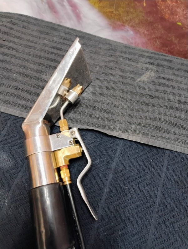 SANITAIRE CARPET CLEANER PIC 4